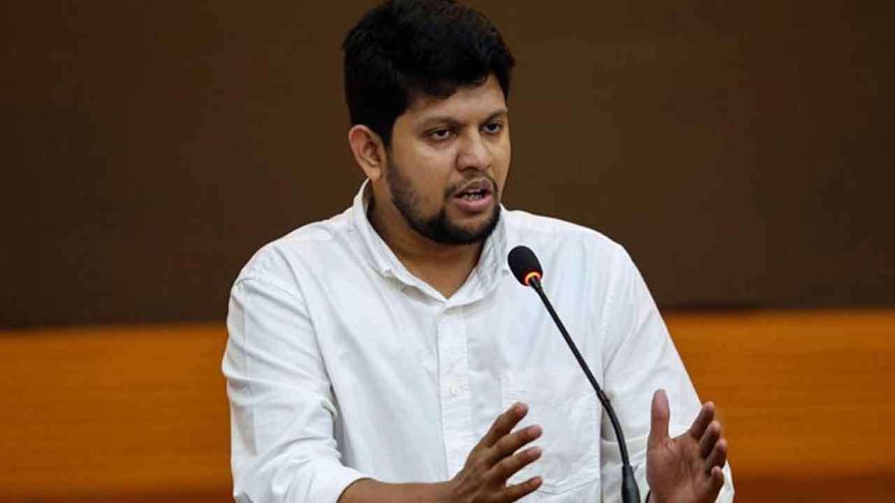 মব করা নিয়ে কড়া বার্তা দিলেন উপদেষ্টা মাহফুজ আলম